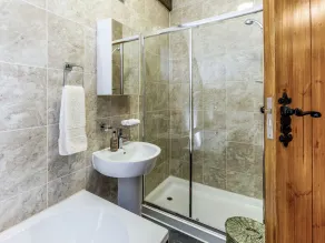 Ideal for a romantic break in County Durham, with a private garden and hot tub. - Image 2