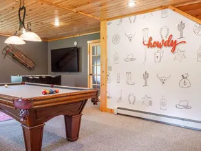 The Lone Star- Hot Tub, AC, Pool Table - Image 2
