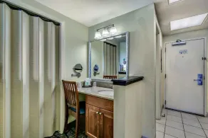 · Oceanfront Studio - Spectacular Views, Private Balcony! - Image 4
