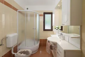 Ideal for family holidays, heated pool, traditional and quiet location - Image 2