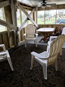 Comfortable Studio apartment with huge screened in porch - Image 4
