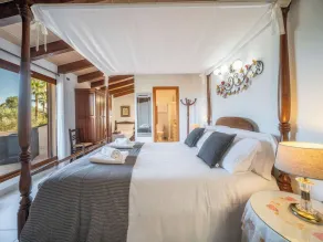 Wonderful private villa for 7 guests with private pool, hot tub, WIFI, A/C, TV and patio - Image 4