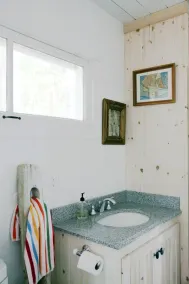 Lugn Lakeside Cabin - Image 3