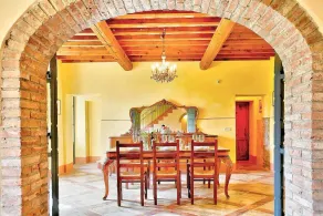 Villa Verbena : une villa caractéristique et accueillante sur deux étages entourée de prairies et de collines verdoyantes, avec Wi-Fi gratuit. - Image 5
