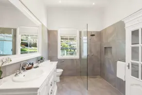 Bulimba Family Home | Pool & City Skyline Views - Image 3