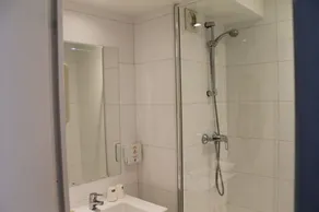 15m de la Plage du midi | Chambre triple + Rooftop - Image 2