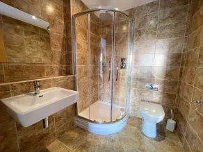 Beautiful Porth beach front 3 bedroom apartment - Image 2