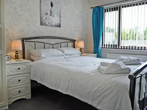 2 bedroom accommodation in Towyn, near Rhyl - Image 2
