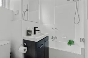 One bedroom apartment in Australia, St Kilda East - Image 2