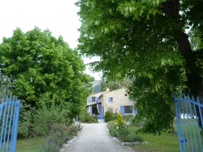 Haus mit großem Garten, Pool und überdachter Terrasse - Blick auf die Berge - Image 4