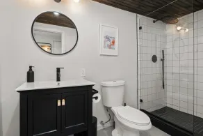 Hunter Bungalow - Luxury Cabin, Kid-Friendly - Image 3