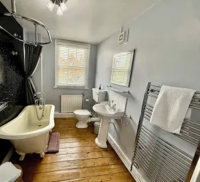 Charming 2 bed cottage in the heart of Canterbury with parking nearby - Image 4