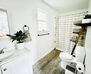 Cozy Chalet: Newly Renovated Two Bedroom with WiFi, Deck, Fire Pit & Grill - Image 3