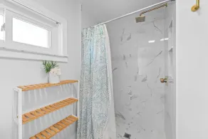 Walk to Beach. Beautifully Renovated 3BR, 2BA Home w/Outdoor Shower & Grille - Image 3
