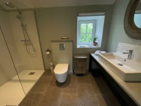 Appartement élégant de deux chambres avec vue sur la rivière - Image 2