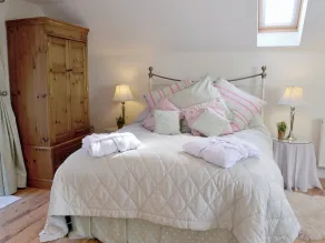 1 bedroom accommodation in Calstock - Image 2