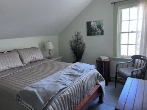 Charming, updated 3 bedroom farmhouse farm stay. - Image 5