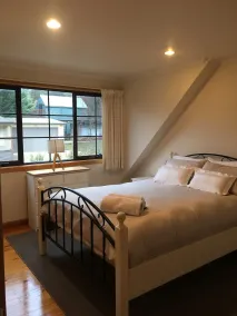 Entire residential home - Image 5