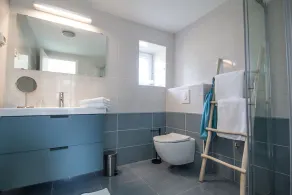 Detached house in a quiet and sunny location with pool - Image 3