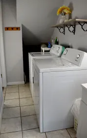 Serene 2BR: Near-Town Convenience Meets Nature Getaway, Ideal for All Travelers - Image 4