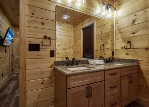Bear Tracks Lodge cabin - Image 4