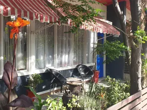 \"Sea Retro Getaway\" 2 mins walk to the beach. private outdoor area. Outdoor pool - Image 5