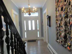 Village House, Sleeps 16, Free Parking, Walk to town, Mid-coast hub  - Image 3