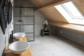 Apartamento de luxo com 4 quartos, ideal para estadias em grupo - Image 2