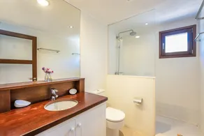Modern Holiday Home \"Bini Nura\" with Sea View, Wi-Fi, Garden & Pool - Image 4