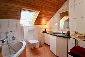 Apartment with roof terrace and stunning lake view - Jacuzzi included! - Image 2