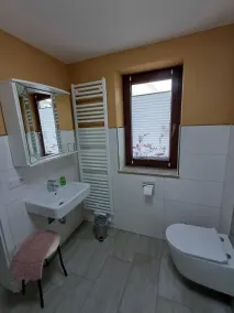 Genießen Sie Ihren Aufenthalt mit bis zu 2 Personen in unserer ca. 36 qm großen Wohnung. PKW-Stellplatz, Terrasse im Hof für einen entspannten Grillabend ! - Image 5