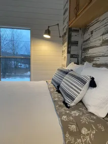 Cozy Lakeside Tiny Home, Near Skiing with hot breakfast, lunch included - Image 5
