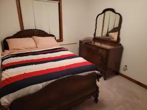 Beautiful home on the Lake. Indoor Pool. Private Pier and a mile from Ski Hill - Image 3
