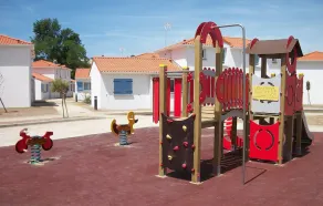 Maisonnette Avec Terrasse | Accès Piscine Saisonnière + Salle de Remise en Forme - Image 2