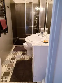 Queen Size Bed Suite with private lounge and terrace - Image 2