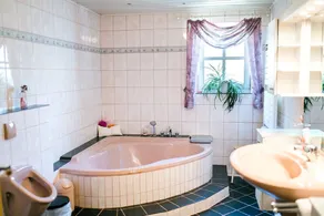 Large vacation home with sauna and free wifi - Image 4