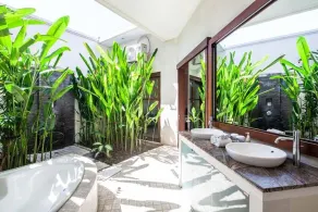 Superb architect-designed villa ideally located in the heart of Seminyak - Image 3