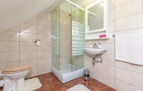 Three Bedroom Holiday Home In Oklaj - Image 3