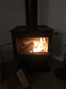 Manuka Getaway with Log Fire & Gourmet Breakfast - Image 2