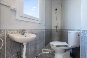 Villa for 10–12 people with air conditioning, located 400 m from the sea. - Image 3