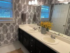 4 bedroom LAKE FRONT home on Lake Sinclair - Image 2