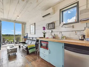 Flophouze Shipping Container Hotel - Houze 3 - Image 4