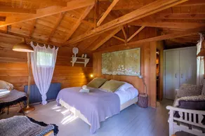 Holiday treehouse \"Bagheera\" with Shared Pool, Private Terrace & Wi-Fi - Image 4