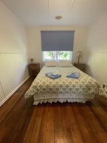 A cosy garden cottage, just 400m to the surf beach. - Image 4
