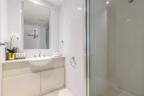 Quiet pied-à-terre, Port Authority building - Image 5
