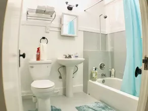 King Bed/Sleeps 4/Furnished Private APT/In-Unit Washer Dryer/Smart HDTV - Image 3
