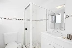 Chic 1-Bed Escape with Parking Bridgeman Downs - Image 3