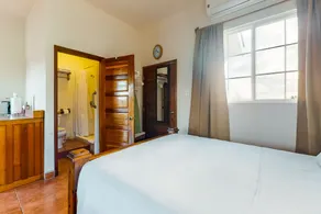 Two studios w/ ocean views, deck, partial AC & free WiFi - close to the beach - Image 4