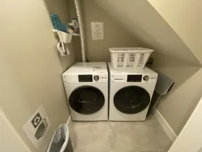 Modern Private 1 Bedroom Suite - Assigned Parking and Patio - Image 3