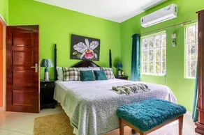 Nature lovers getaway w/AC,Wifi,King beds,jacuzzi - Image 5